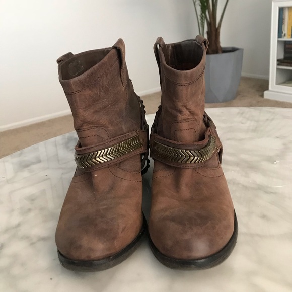 Gianni Bini Genuine Leather Booties - Picture 2 of 4